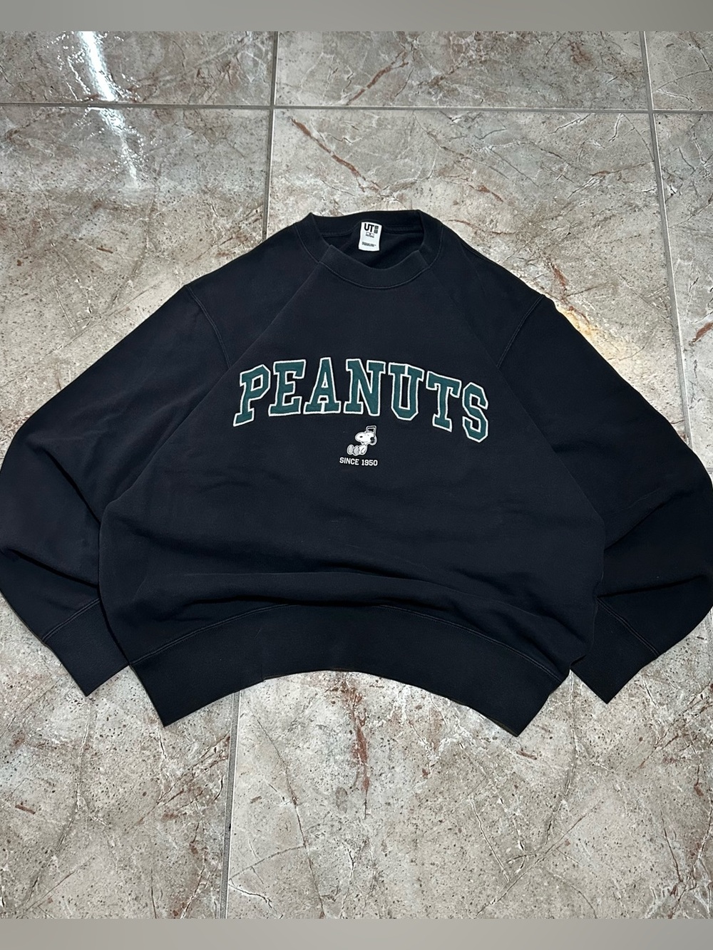 Uniqlo Peanuts Snoopy Black Crewneck Sweatshirt M